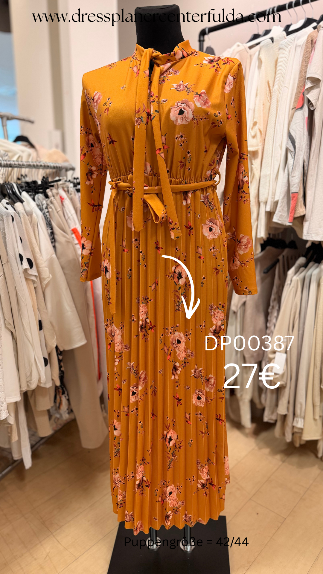 Blumenkleid in Senfgelb mit Plisseerock